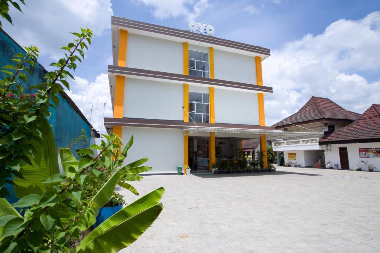 Oyo 3207 Hotel Gracia Bandar Lampung Exterior photo